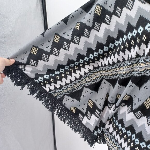 QED London Gray Nordic Fair Isle Fringe Poncho Sweater Women's M/L Relaxed Cozy - Picture 4 of 13